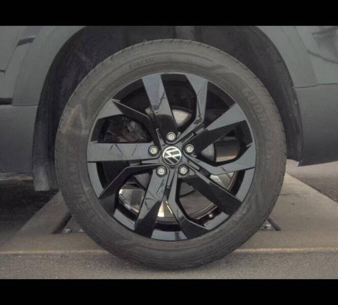 2024 Volkswagen Taos SE
