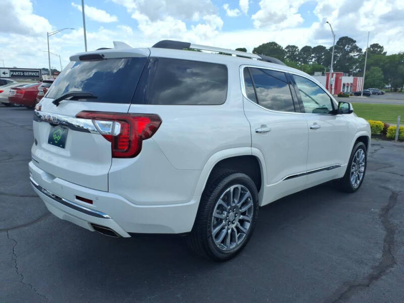 2023 GMC Acadia Denali