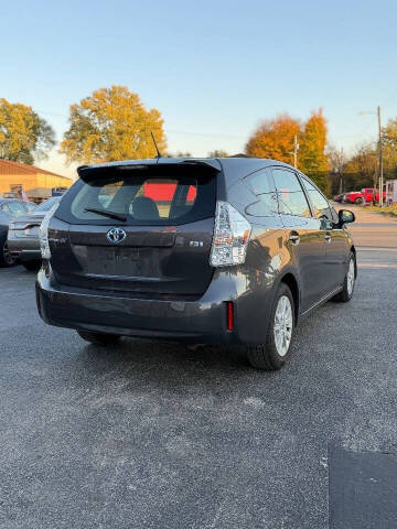 2014 Toyota Prius v Five