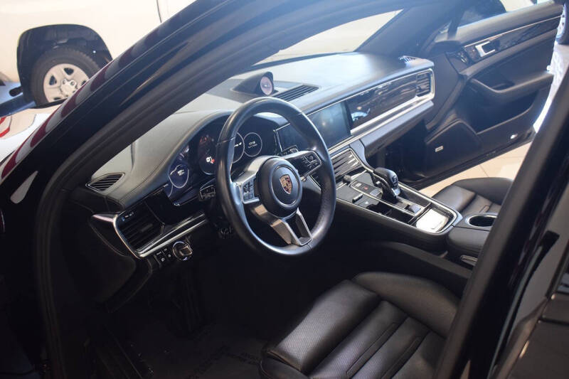 2018 Porsche Panamera 4