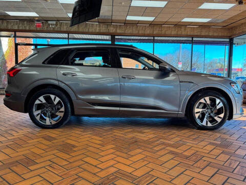 2021 Audi e-tron quattro Premium