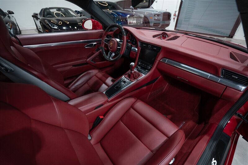 2019 Porsche 911 Carrera 4S