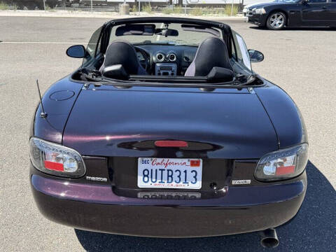 2005 Mazda MX-5 Miata