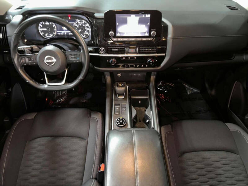 2022 Nissan Pathfinder SV