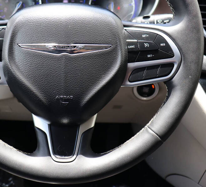 2023 Chrysler Voyager LX