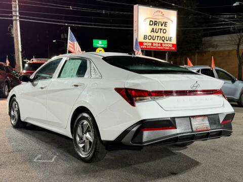 2025 Hyundai Elantra SE