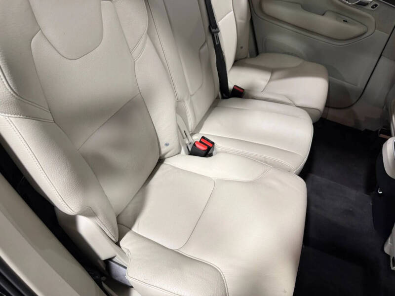 2016 Volvo XC90 T6 Momentum