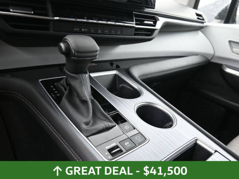 2025 Toyota Sienna LE 8-Passenger