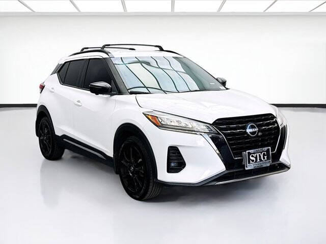 2022 Nissan Kicks SR