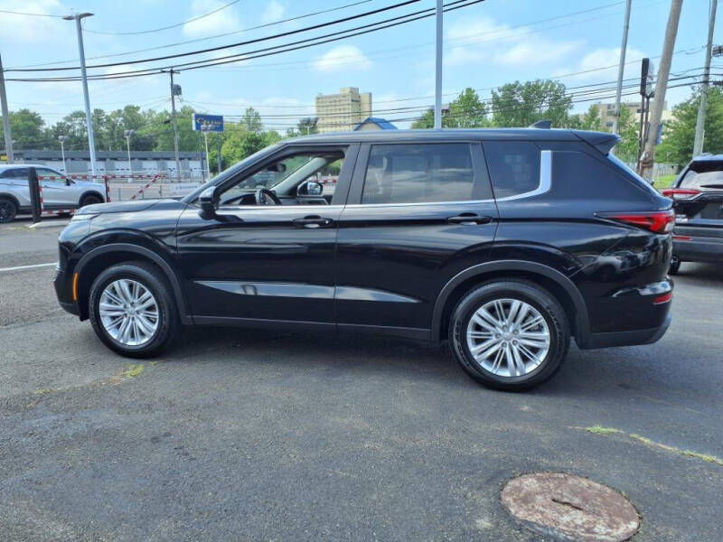 2024 Mitsubishi Outlander ES