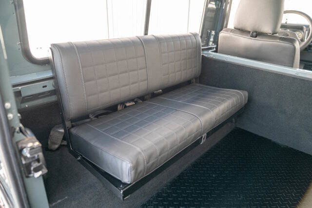 1995 Land Rover Defender 37
