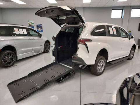 2026 Toyota Sienna LE 8-Passenger
