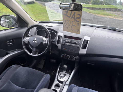 2013 Mitsubishi Outlander ES