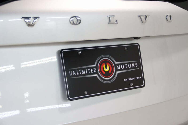 2022 Volvo XC90 T6 Momentum 7-Passenger