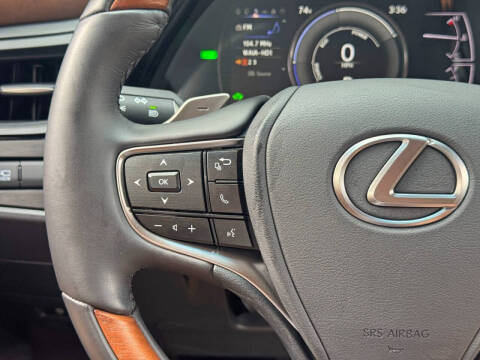 2025 Lexus ES 300h Luxury