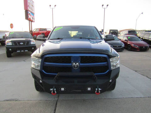 2016 RAM 1500 SLT