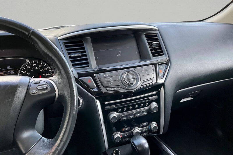 2017 Nissan Pathfinder SV