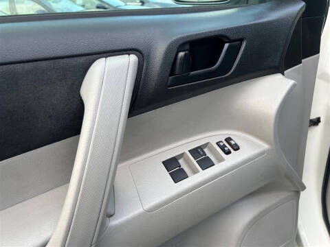2012 Toyota Highlander SE