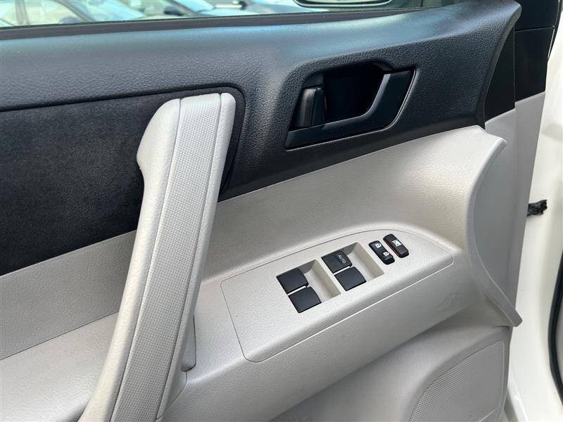 2012 Toyota Highlander SE
