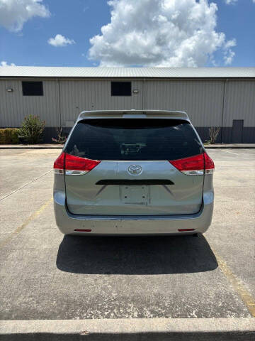2011 Toyota Sienna Base 7-Passenger