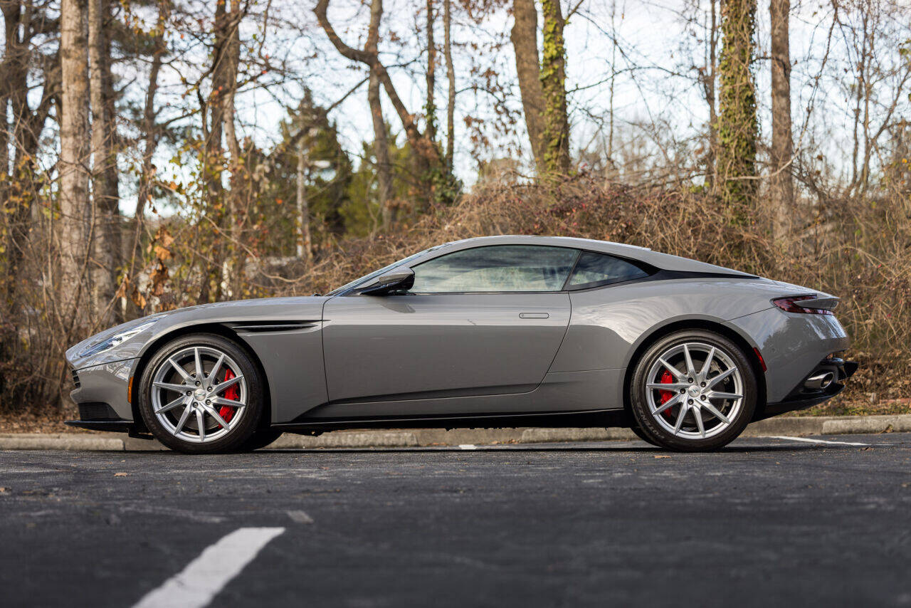 2018 Aston Martin DB11 10
