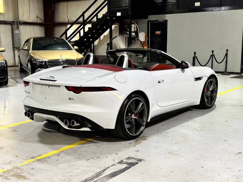 2018 Jaguar F-TYPE R