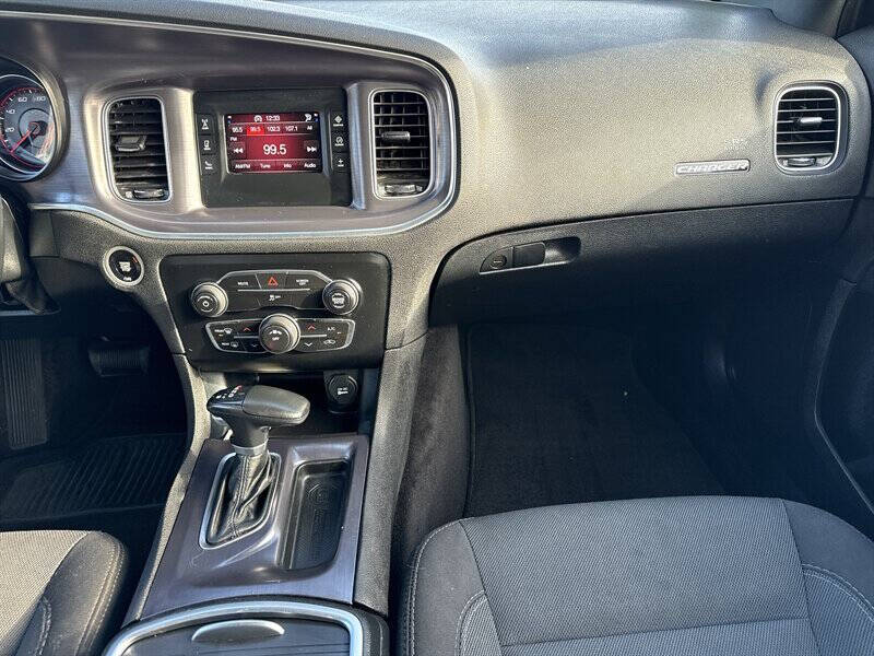 2017 Dodge Charger SE