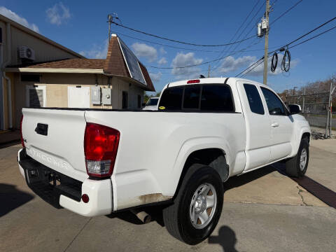 2017 Toyota Tacoma SR