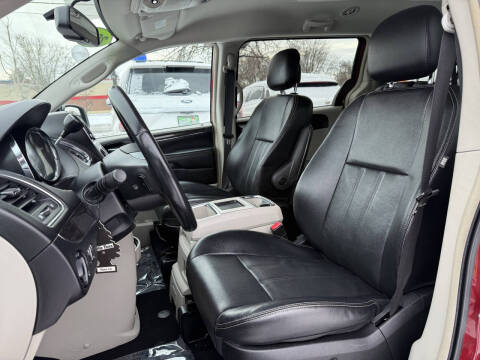 2013 Chrysler Town and Country Touring