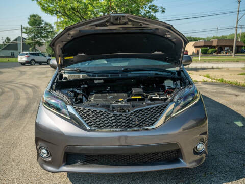2015 Toyota Sienna SE 8-Passenger