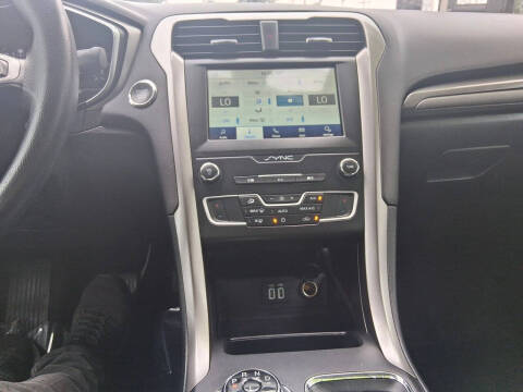 2020 Ford Fusion SE