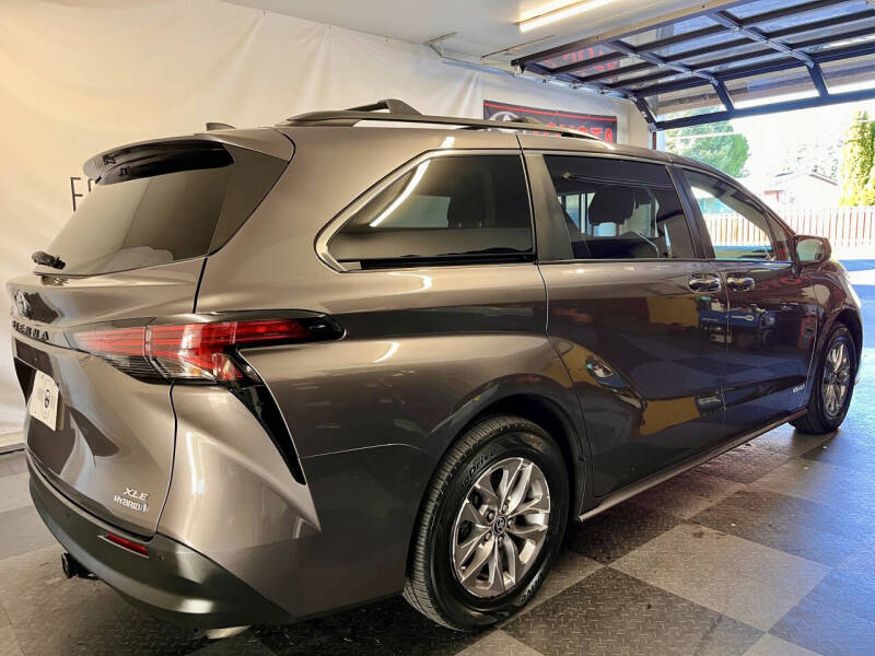 2021 Toyota Sienna XLE 7-Passenger