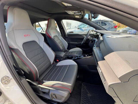 2024 Volkswagen Golf GTI Autobahn