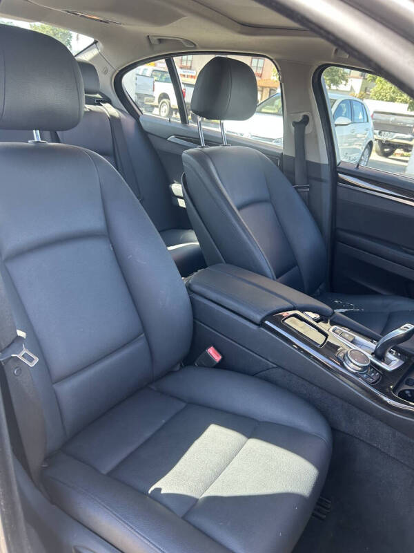 2015 BMW 5 Series 528i