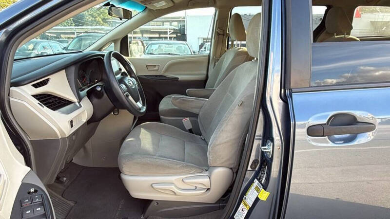 2017 Toyota Sienna L 7-Passenger