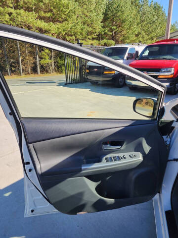 2014 Toyota Prius v Two