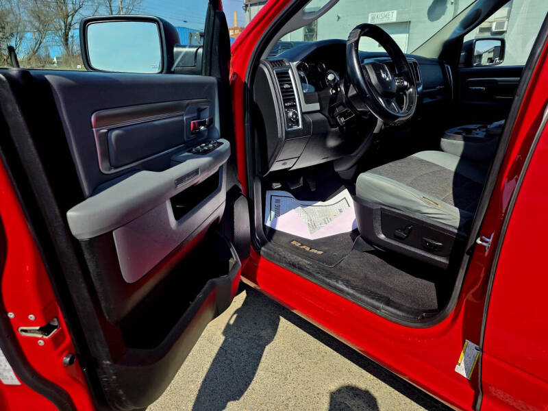 2016 RAM 1500 SLT