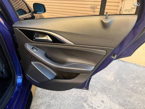 2017 Infiniti QX30