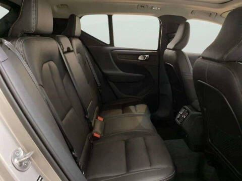 2025 Volvo XC40 B5 Plus Bright Theme
