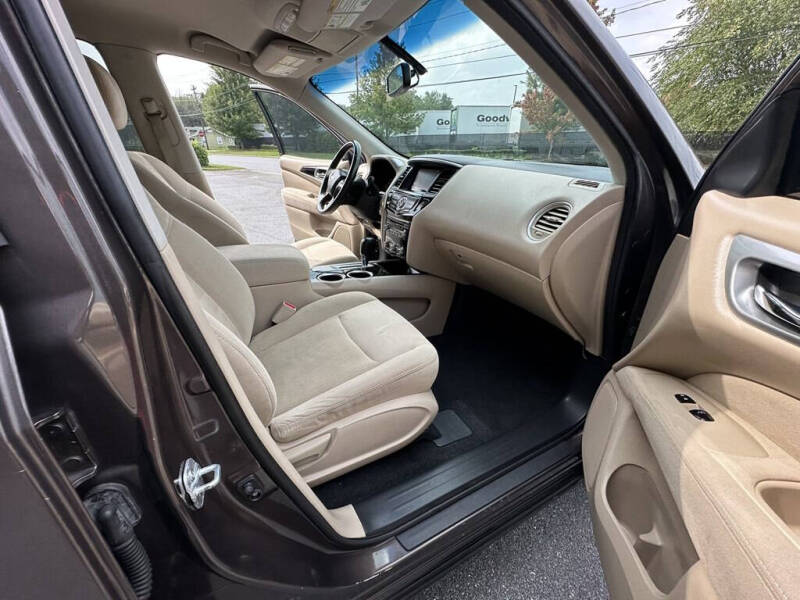 2016 Nissan Pathfinder S