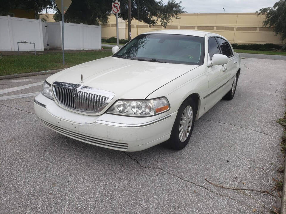 2003 Lincoln Town Car for sale at We Buy & Sell Cars Inc in Orlando, FL