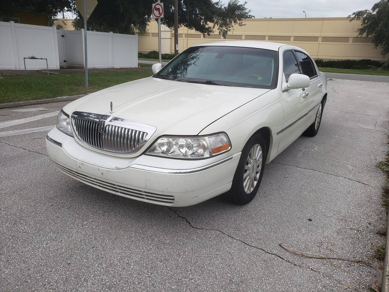 2003 Lincoln Town Car for sale at We Buy & Sell Cars Inc in Orlando, FL