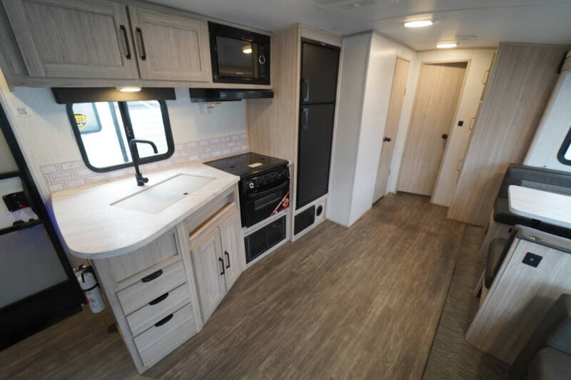 2024 Cruiser RV Shadow Cruiser 280QBS