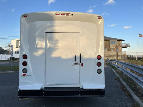 2023 Ford E-Series E-450 SD