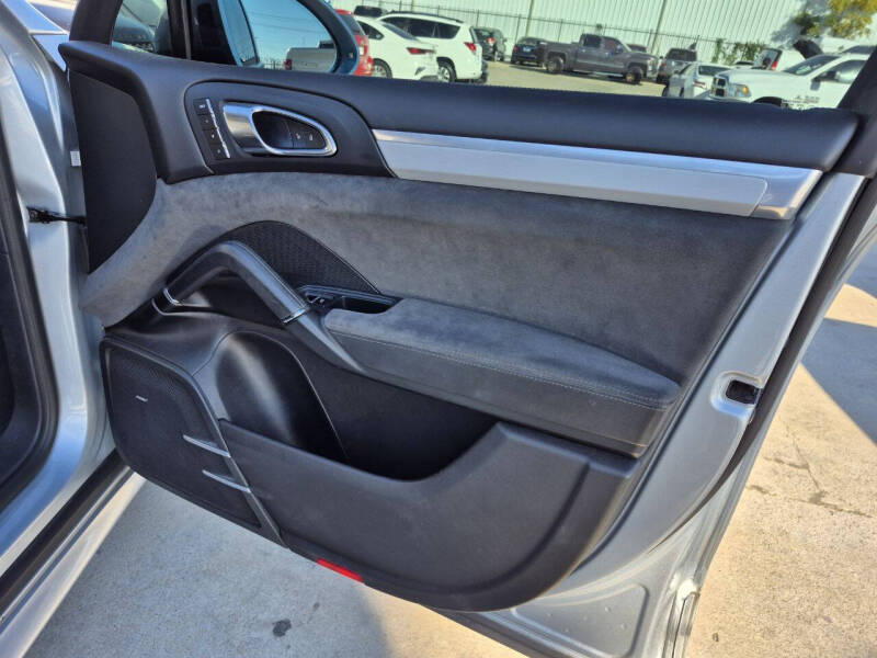 2016 Porsche Cayenne GTS