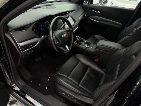 2023 Cadillac XT4 Premium Luxury