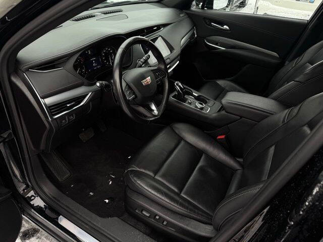 2023 Cadillac XT4 Premium Luxury