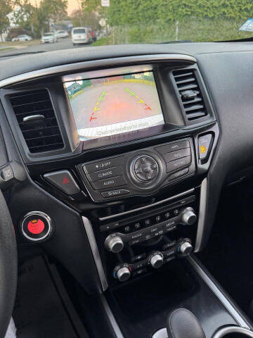 2018 Nissan Pathfinder SV