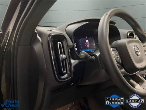 2025 Volvo XC40 B5 Core Bright Theme