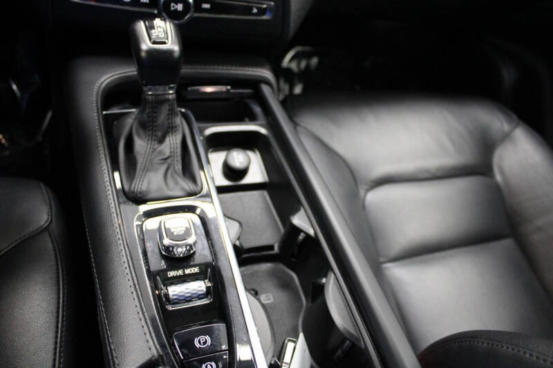 2020 Volvo XC90 T5 Momentum